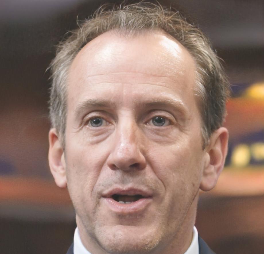 Dr. Marcus Weber, Finanzexperte